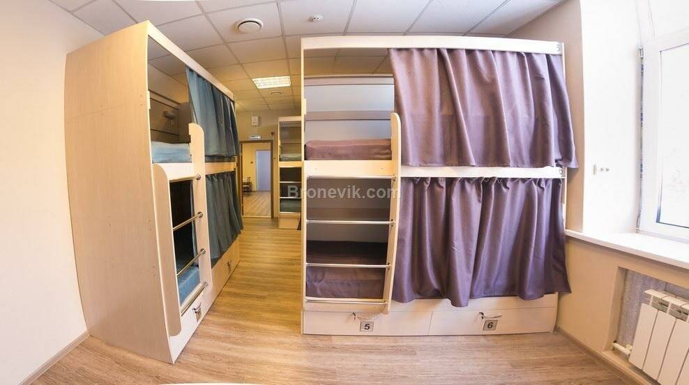 Кровать в 10-местном общем женском номере с 5-двухъярусными кроватями